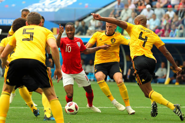 色的防守反 色的防守反