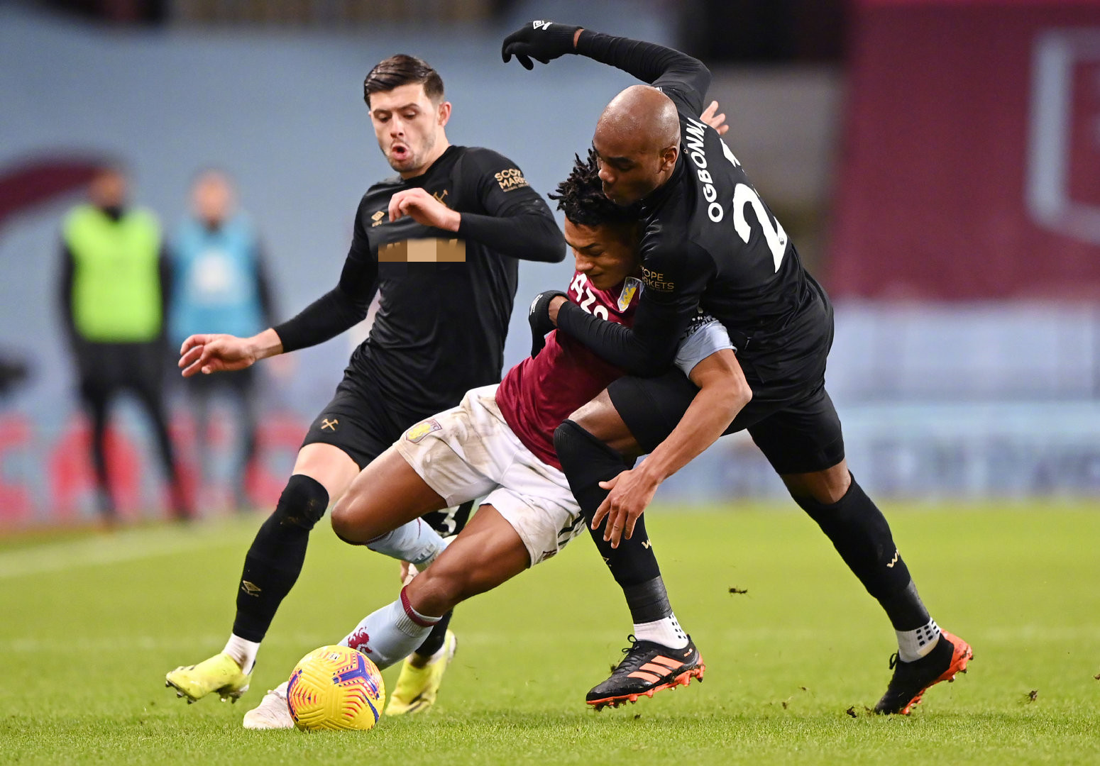 借其出色的 借其出色的